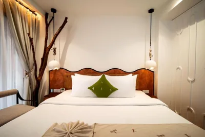 ME Signature Suite mit Balkon in höherer Etage und Einmal-Minibar — Me Saigon Boutique Hotel